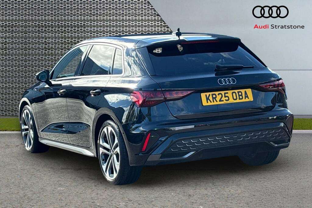Audi A3 35 Tfsi S Line S Tronic 2025 Black #3