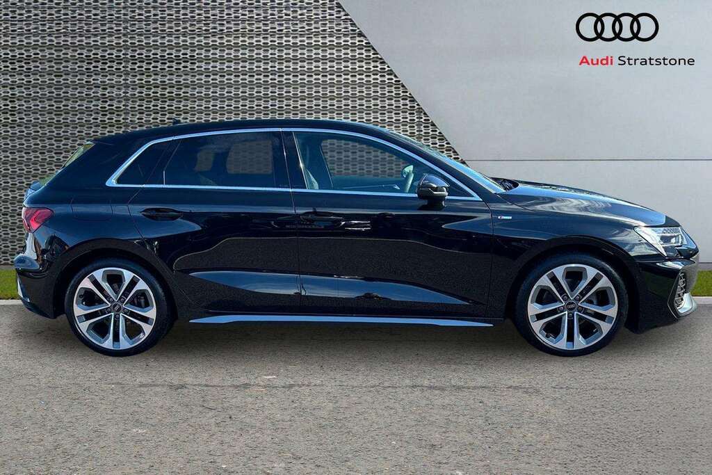 Audi A3 35 Tfsi S Line S Tronic 2025 Black #4