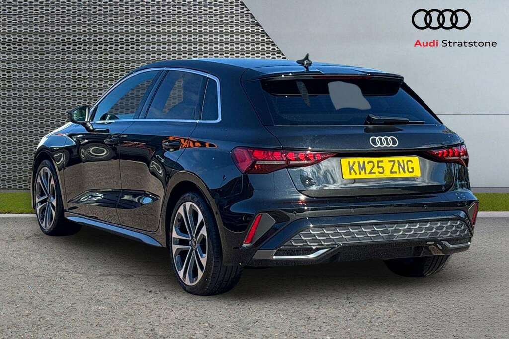 Audi A3 35 Tfsi S Line S Tronic 2025 Black #3