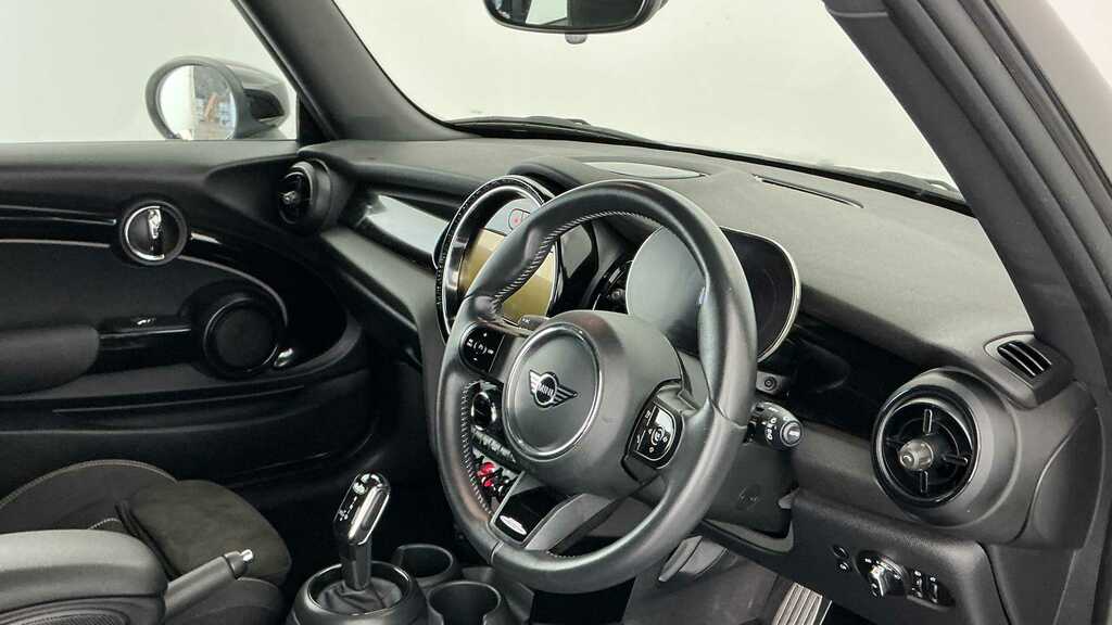 Mini Hatch 1.5 Cooper Sport Premium 2024 White #6