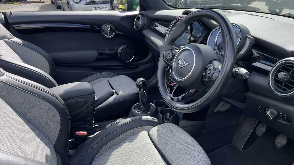 Mini Convertible Cooper Classic White #8