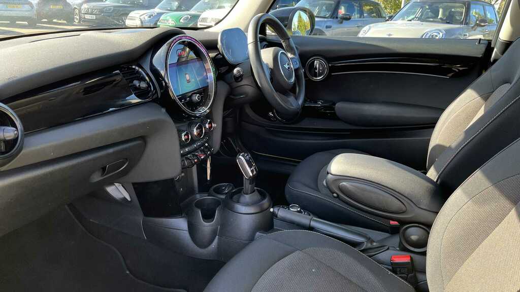 Mini Hatch 1.5 Cooper Classic 2023 Yellow #5