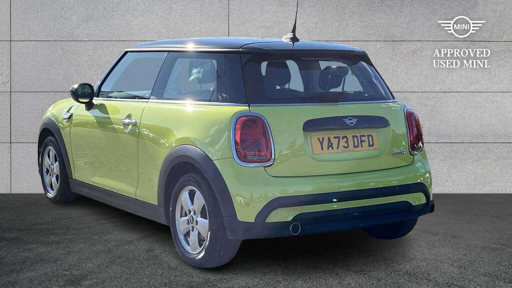 Mini Hatch 1.5 Cooper Classic 2023 Yellow #4