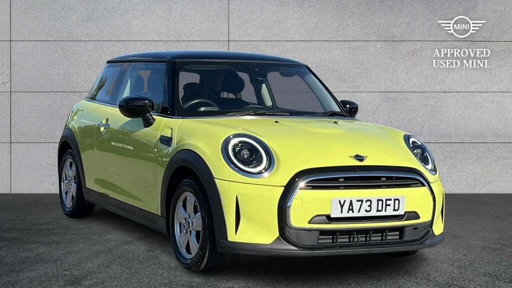 Mini Hatch 1.5 Cooper Classic 2023 Yellow