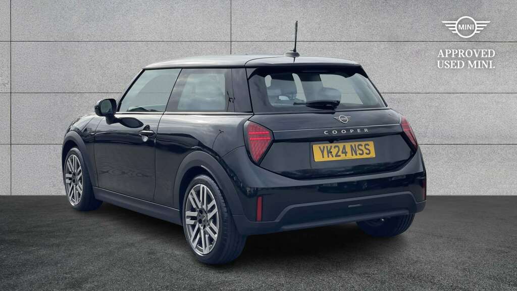 Mini Hatch 1.5 C Classic 2024 Black #4