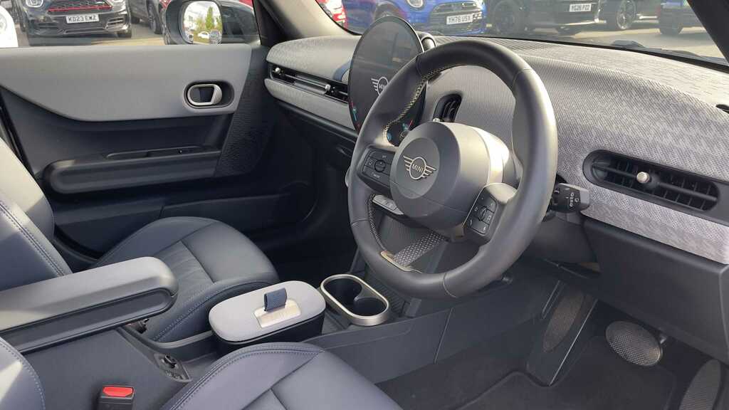 Mini Hatch 1.5 C Exclusive 2025 Grey #6