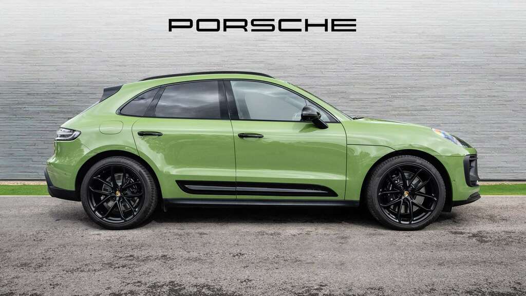 Porsche Macan Gts S-a 2024 Green #2