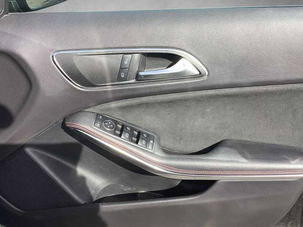 Mercedes-Benz A Class Hatchback 2.1 A200d Sport 201616 White #11