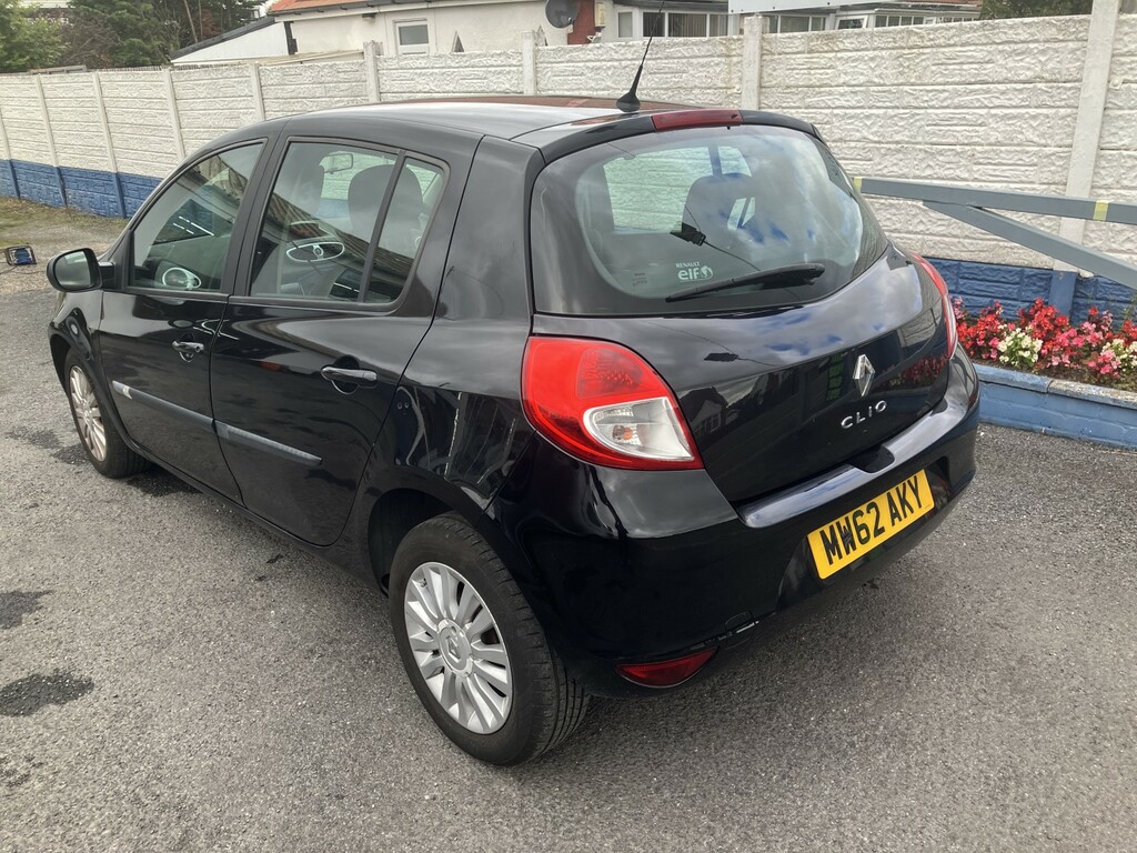 Renault Clio 1.5 Dci Dynamique Tomtom Sport Tourer Euro 5 Grey #2