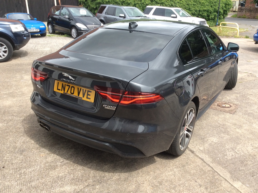 Jaguar XE 2.0D R-dynamic Se Awd Grey #2