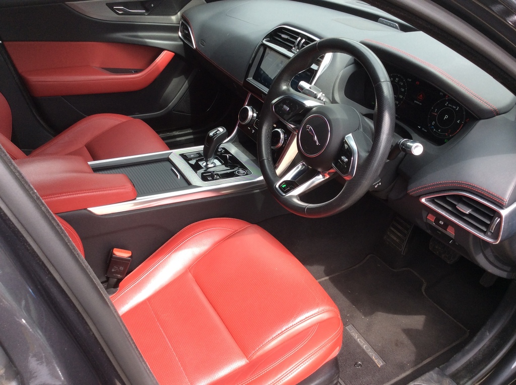 Jaguar XE 2.0D R-dynamic Se Awd Grey #4