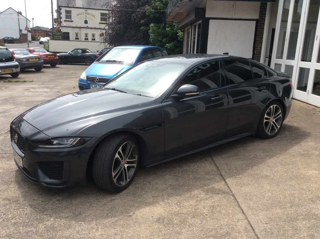 Jaguar XE 2.0D R-dynamic Se Awd Grey #3