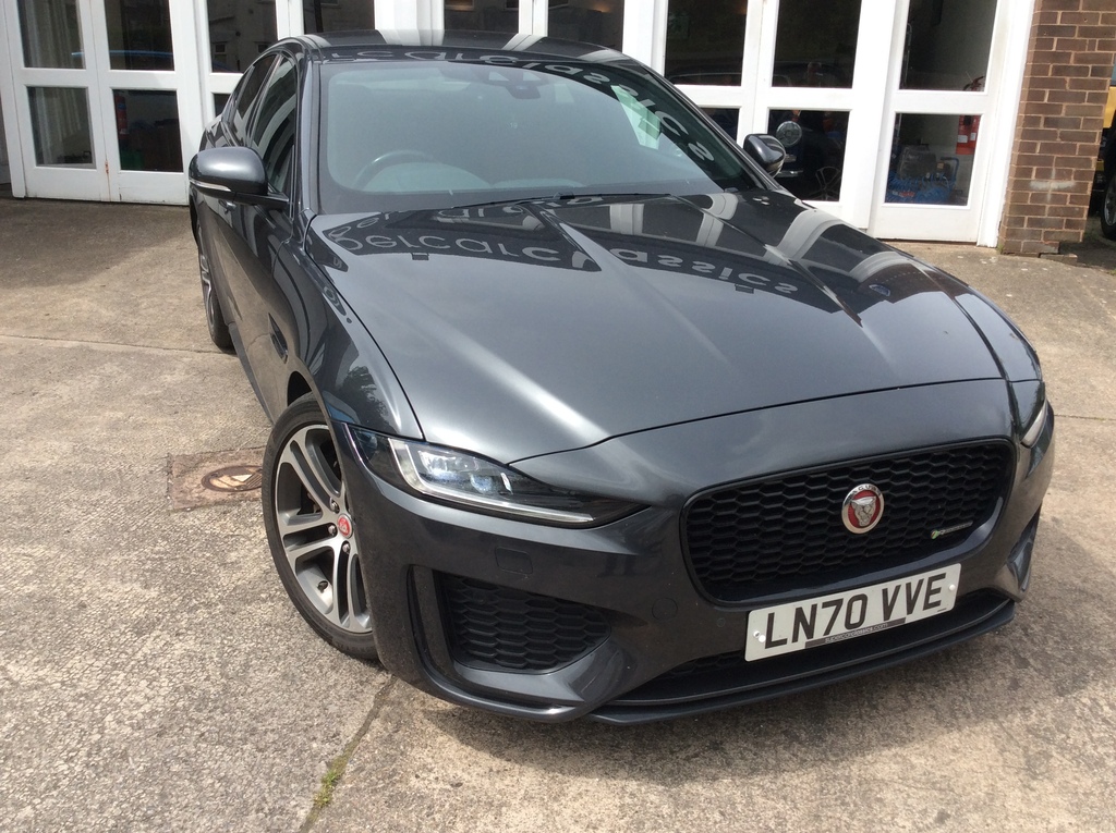 Jaguar XE 2.0D R-dynamic Se Awd Grey