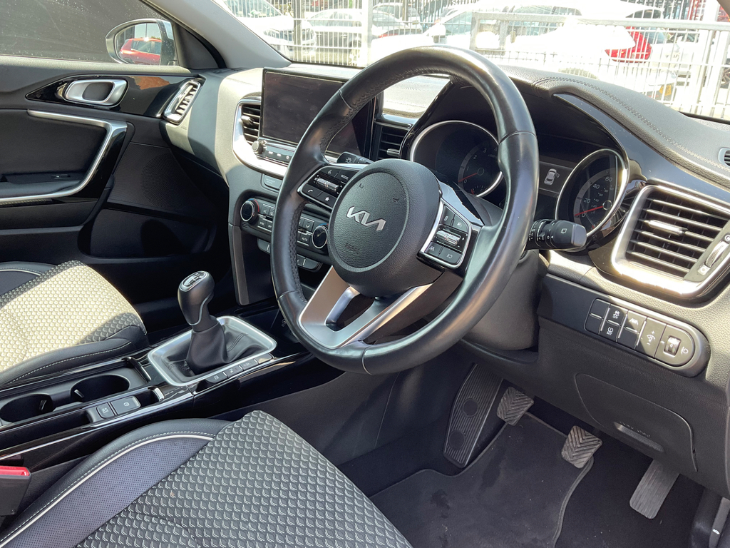 Kia Xceed 1.5 T Gdi 3 Suv #2