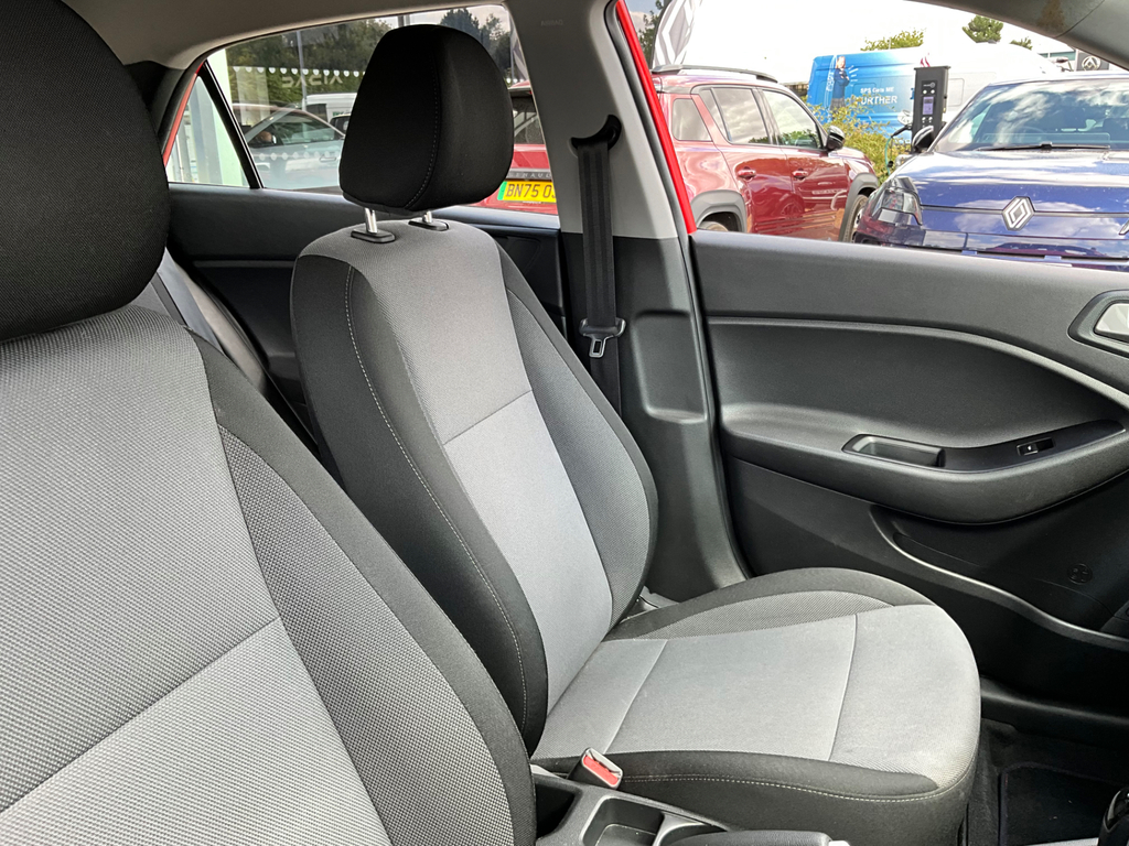 Hyundai I20 1.2 Mpi Se White #22