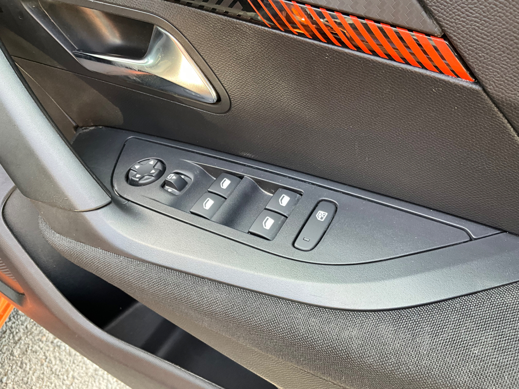 Peugeot e-2008 100Kw Active Premium 50Kwh Orange #21