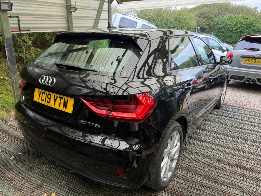 Audi A1 1L Sport Black #3