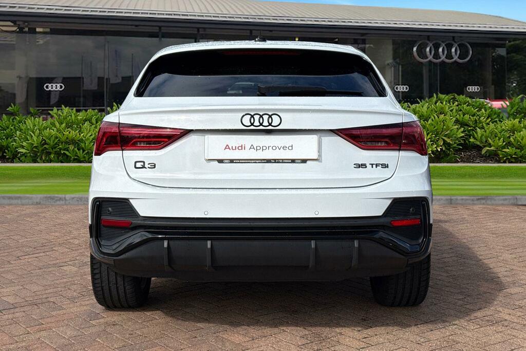 Audi Q3 Black Edition 35 Tfsi 150 Ps S Tronic White #4