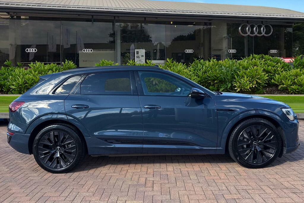 Audi Q8 e tron Black Edition 55 E-tron Quattro 300,00 Kw Blue #3
