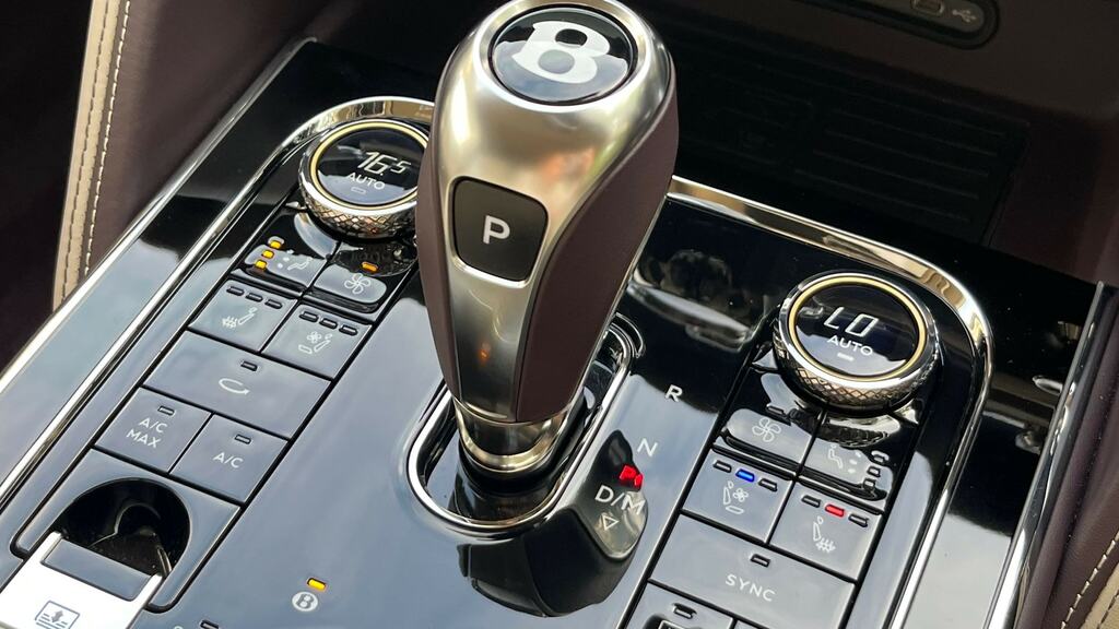 Bentley Flying Spur 4.0 V8 High-performance 25.9Kwh Azure Saloon P Blue #32