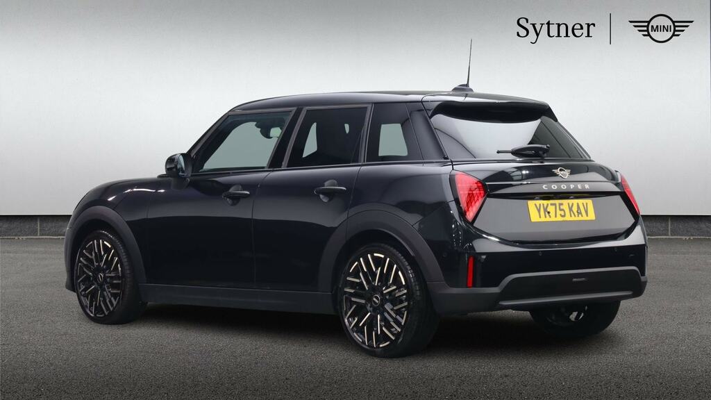 Mini Hatch 1.5 C Exclusive Level 2 YK75KAV Black #2