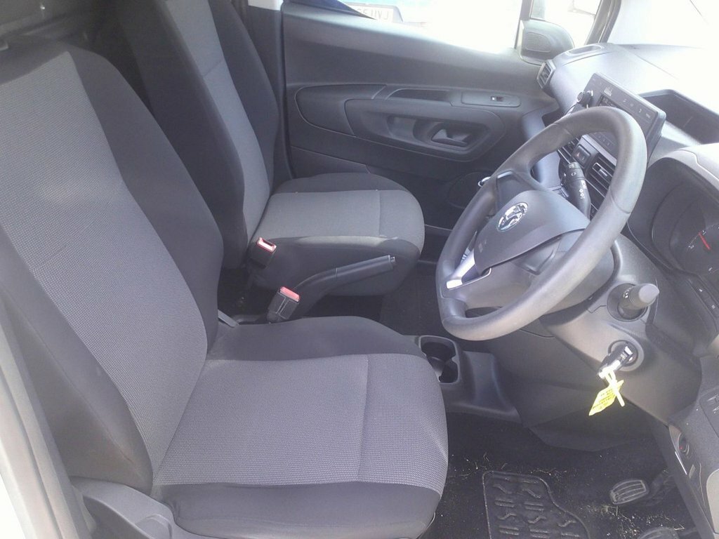 Vauxhall Combo 1.6L Edition White #4