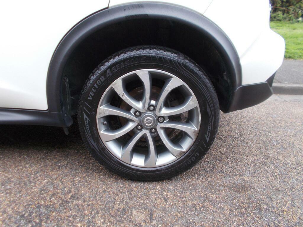 Nissan Juke 1.2 L Acenta Premium Dig-t White #37