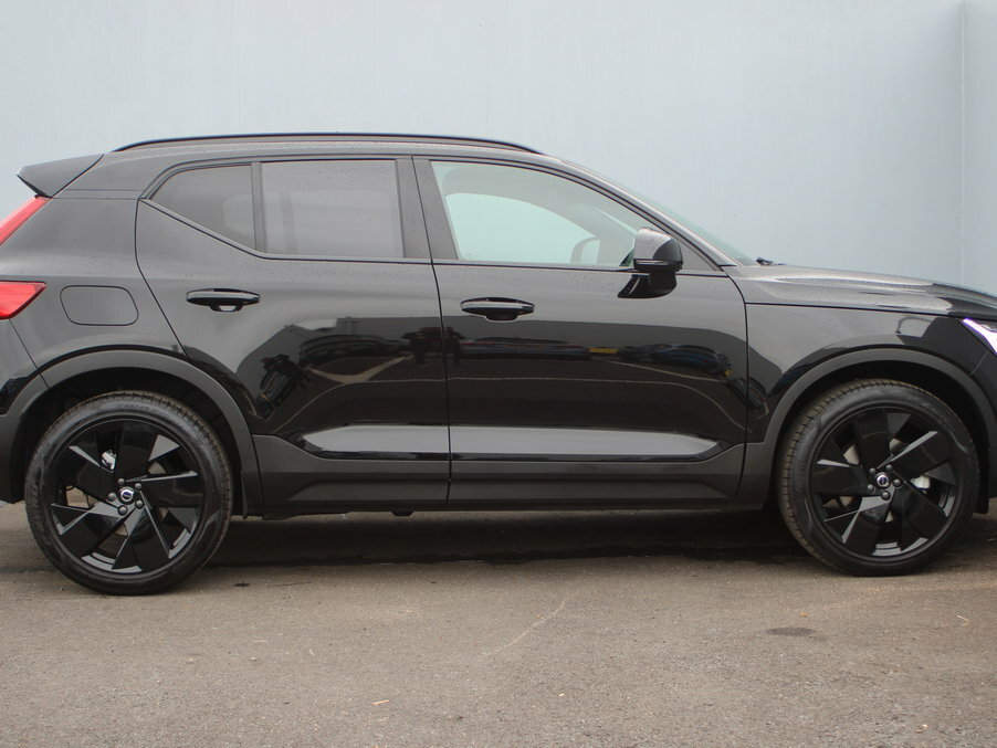 Volvo XC40 2.0 B4p Plus Black Edition WM26VFF Black #4
