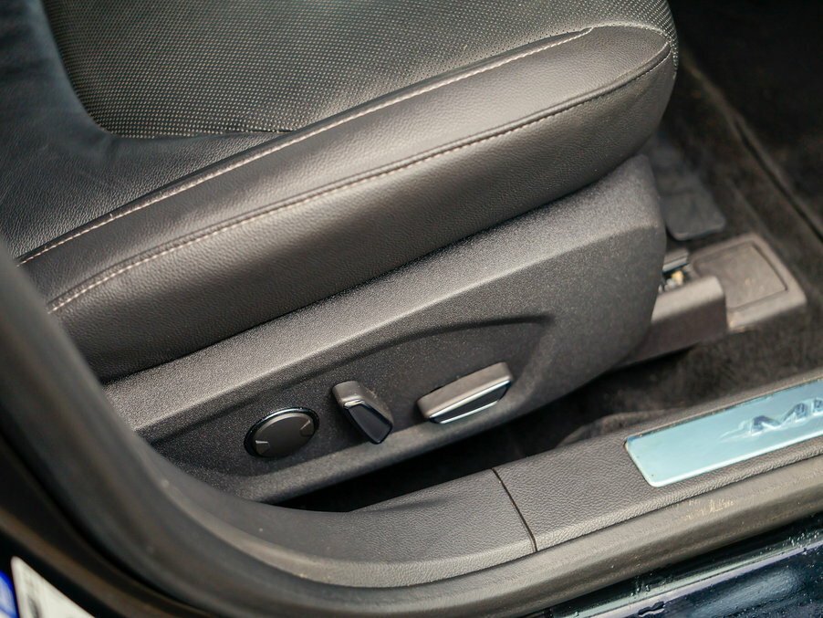 Ford Mondeo Mondeo Zetec Blue #24