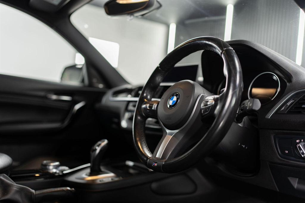 BMW 1 Series Hatchback Black #3