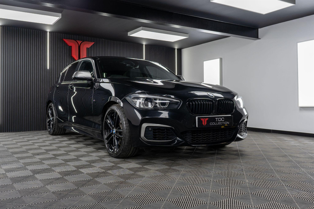 BMW 1 Series Hatchback Black #4
