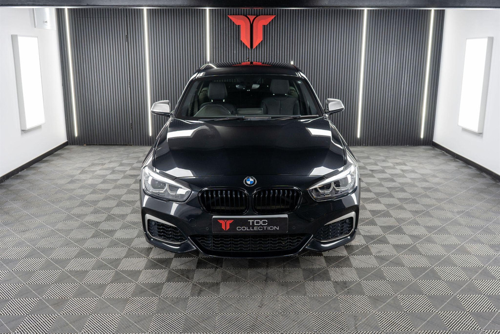 BMW 1 Series Hatchback Black #5