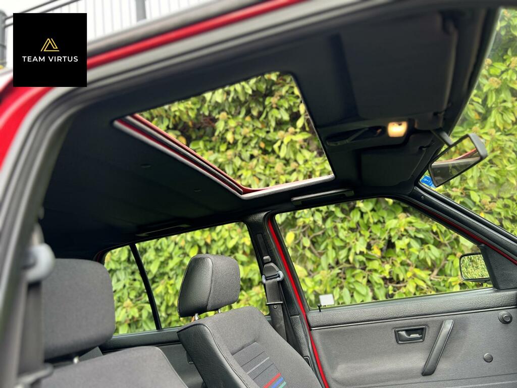 Volkswagen Golf 2.0 16V Gti Hatchback 199 G Km Red #2
