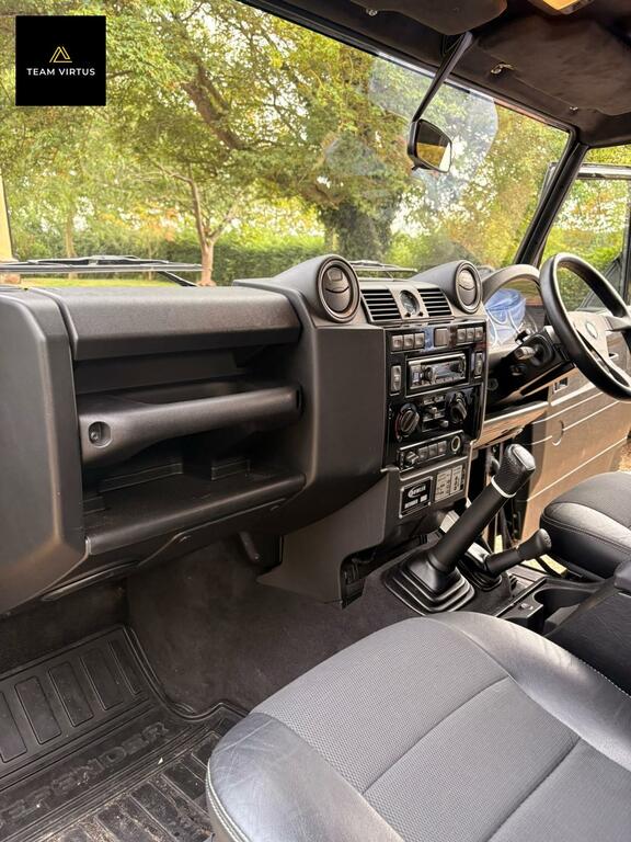 Land Rover Defender 90 Xs Black #5