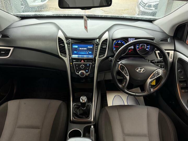 Hyundai I30 Crdi Se Blue Drive White #8