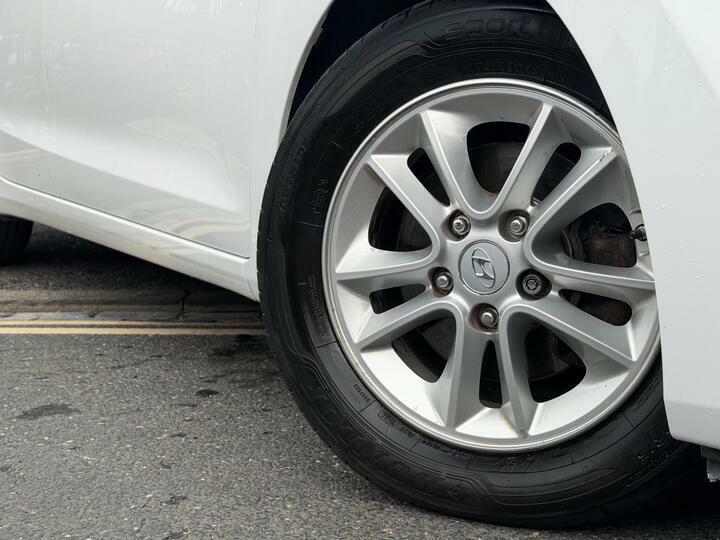Hyundai I30 Crdi Se Blue Drive White #19