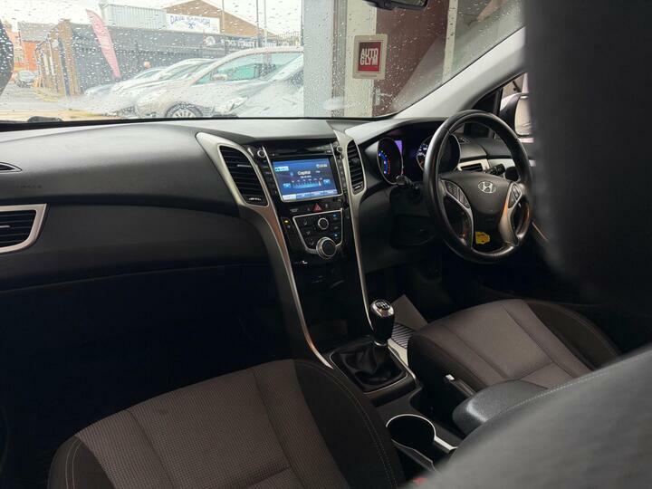 Hyundai I30 Crdi Se Blue Drive White #11