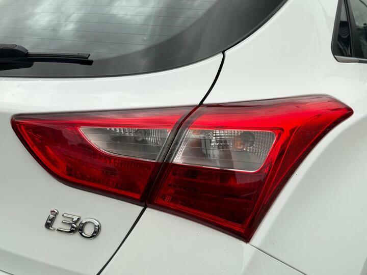 Hyundai I30 Crdi Se Blue Drive White #32