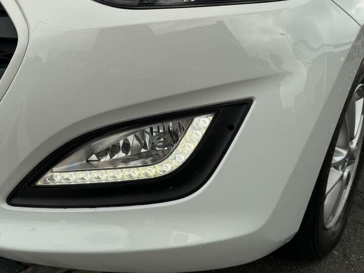Hyundai I30 Crdi Se Blue Drive White #33