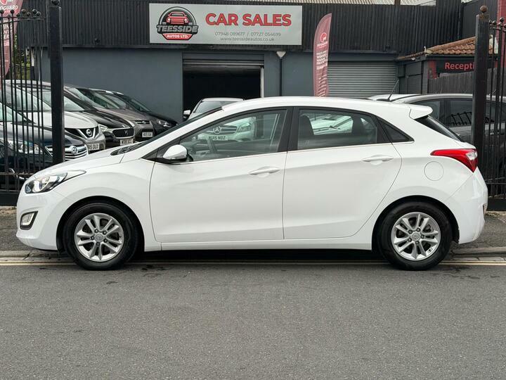 Hyundai I30 1.6 Crdi Blue Drive Se Nav Euro 6 Ss White #3
