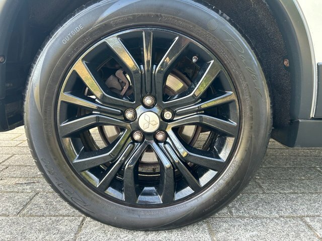 Mitsubishi Outlander 2.2 Di-d Gx3 Suv 4Wd Euro 6 Ss White #4