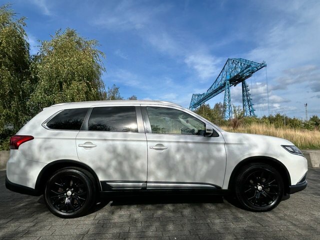 Mitsubishi Outlander 2.2 Di-d Gx3 Suv 4Wd Euro 6 Ss White #2