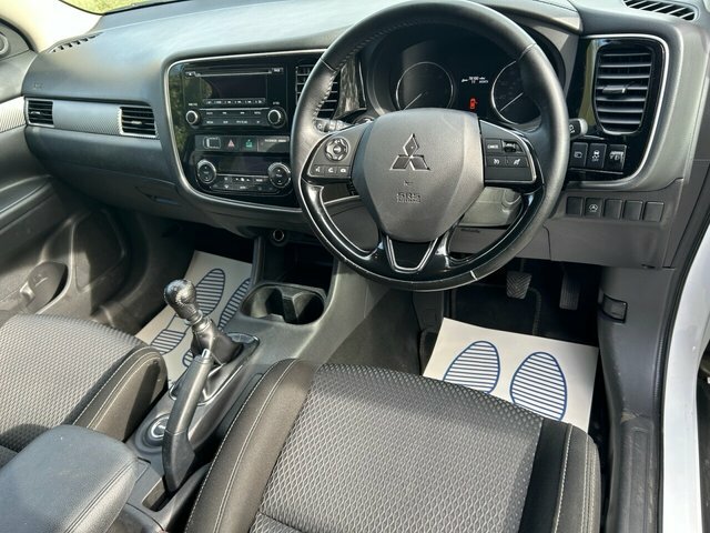 Mitsubishi Outlander 2.2 Di-d Gx3 Suv 4Wd Euro 6 Ss White #3