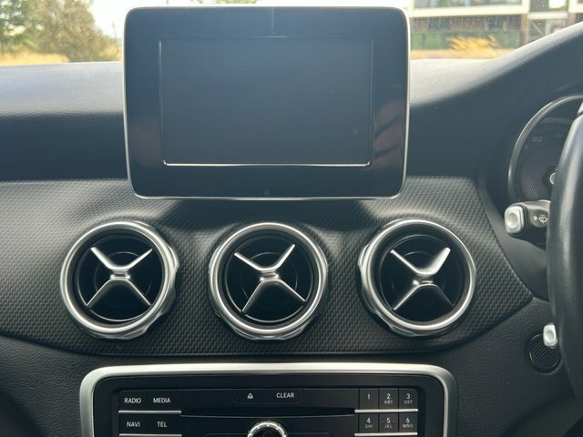 Mercedes-Benz GLA Class 200 Amg Line U5014 Ulez White #31