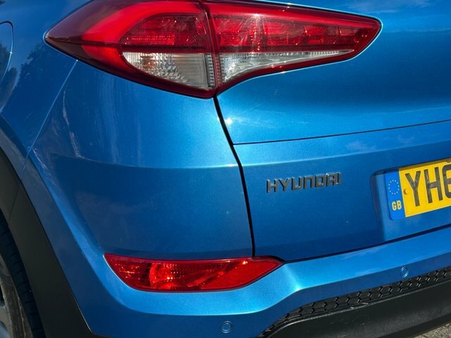 Hyundai Tucson 1.7L S Red #16