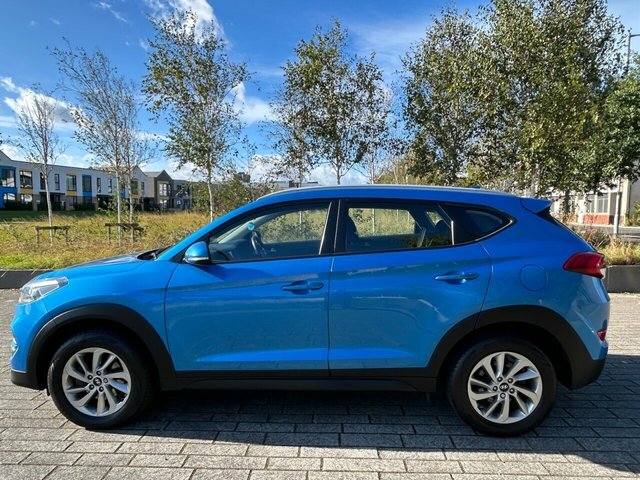Hyundai Tucson 1.7L S Red #17