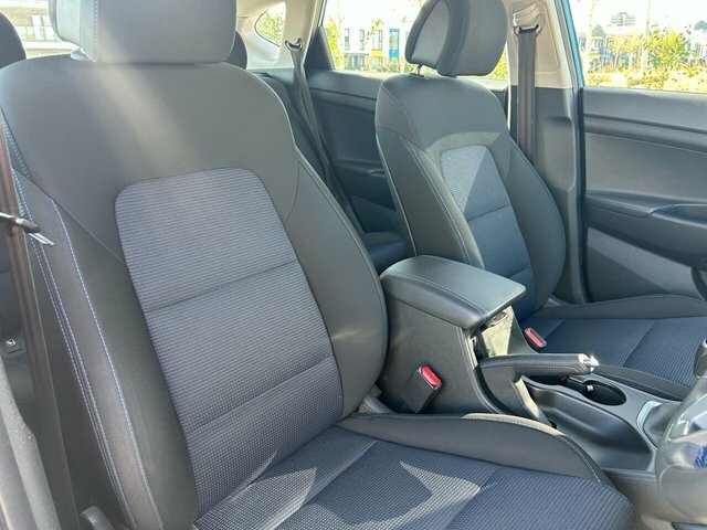 Hyundai Tucson 1.7L S Red #19