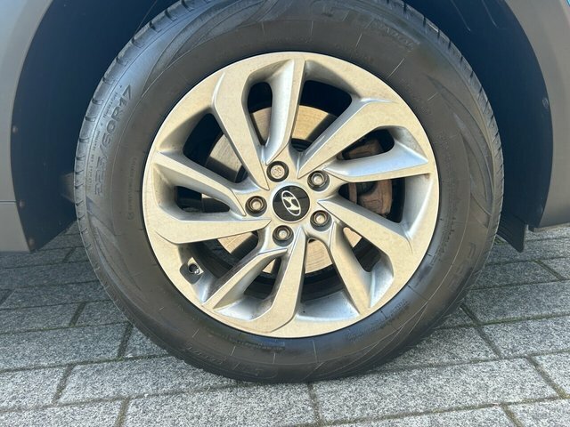 Hyundai Tucson 1.7L S Red #38