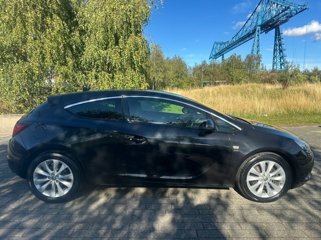 Vauxhall Astra GTC 1.4L Limited Edition Red #7