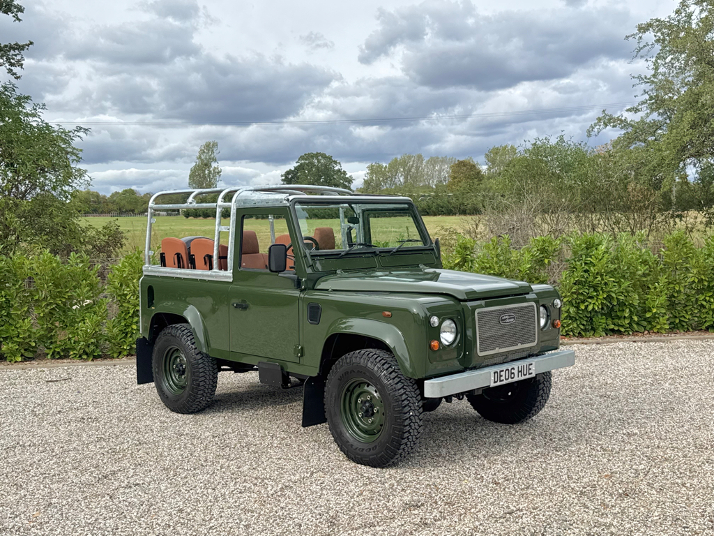 Land Rover Defender 90 Defender 90 Td5 Black #25